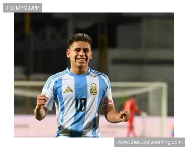 南美足球新赛季揭幕，联赛激战正酣，明星球员转会持续提升竞争力。