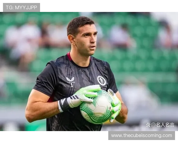 诺伊尔本赛季欧冠表现稳健，关键扑救助力球队晋级