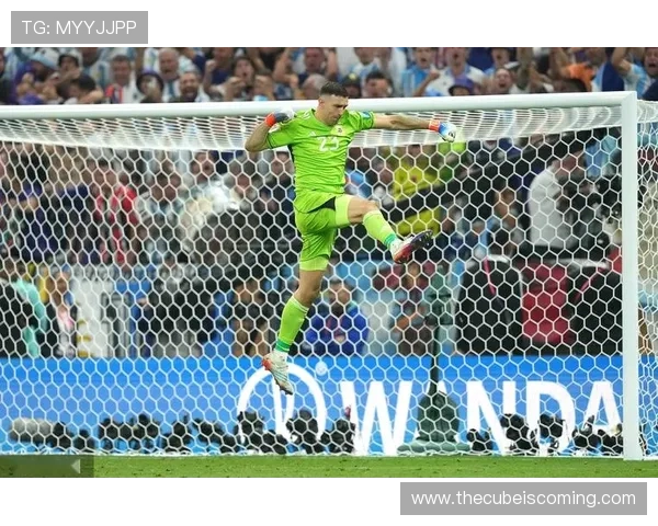 埃米利亚诺·马丁内斯世界杯英雄表现稳健，关键扑救助阿根廷夺冠