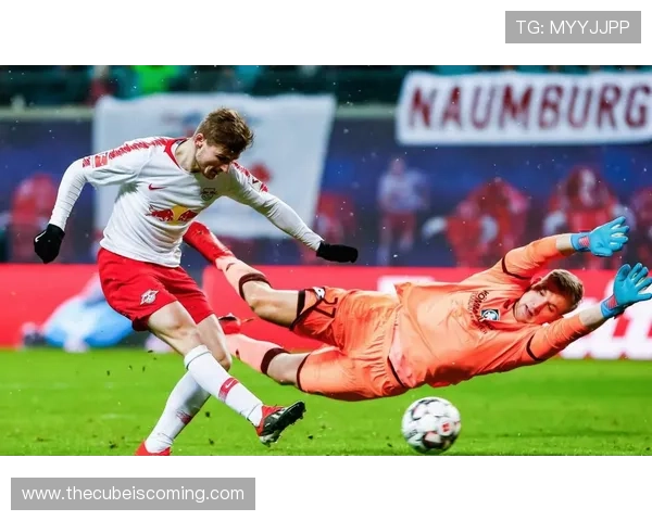 曼联防线失误频繁问题显现，对赛季稳定性形成明显制约