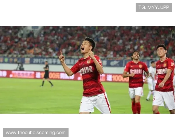 孙兴慜训练完直接去买顶奢帽子，明明中超大汗淋漓的样子…